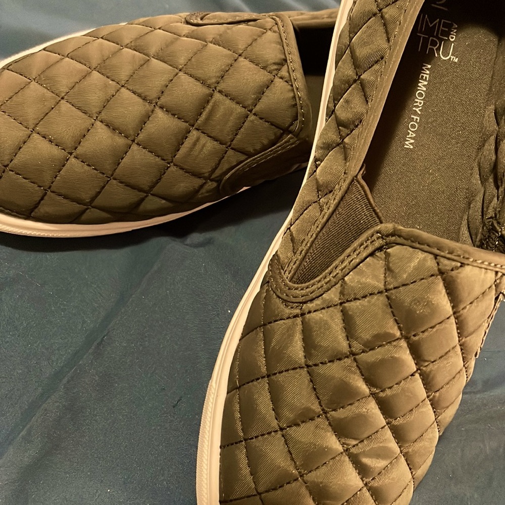 Olive green •comfortable every day shoes